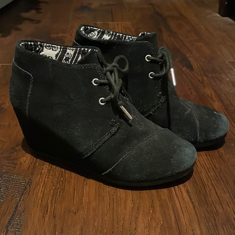 TOMS WEDGES